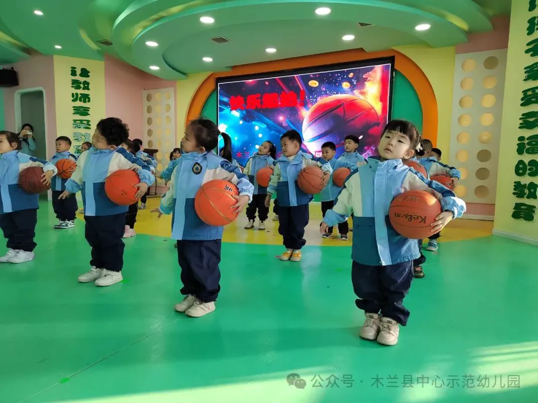 篮球教练如何为不同年龄段的球员制定战术训练方案？_1