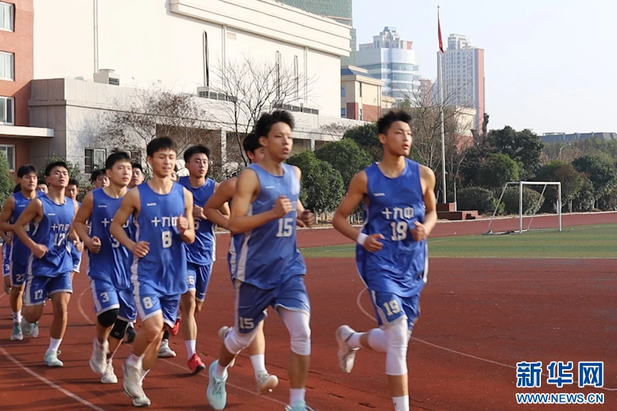 老年篮球爱好者如何练习控卫技巧_0